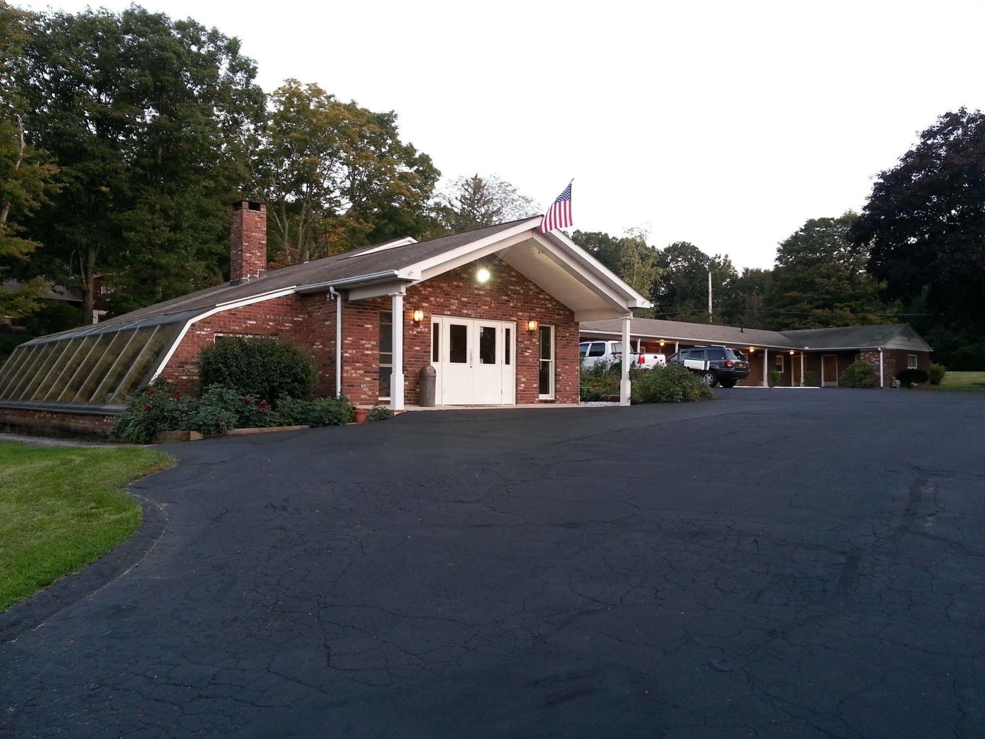 Heidi'S Inn Brewster Esterno foto