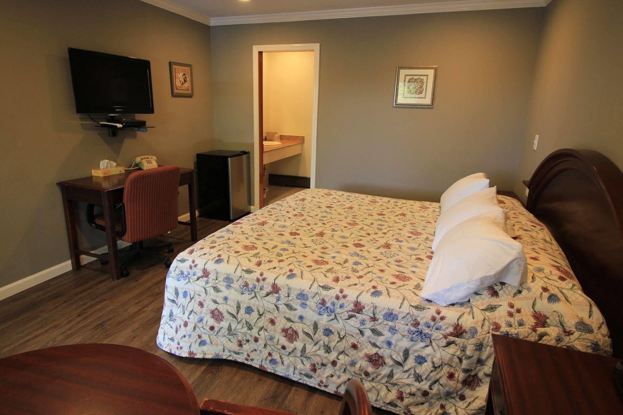 Heidi'S Inn Brewster Esterno foto